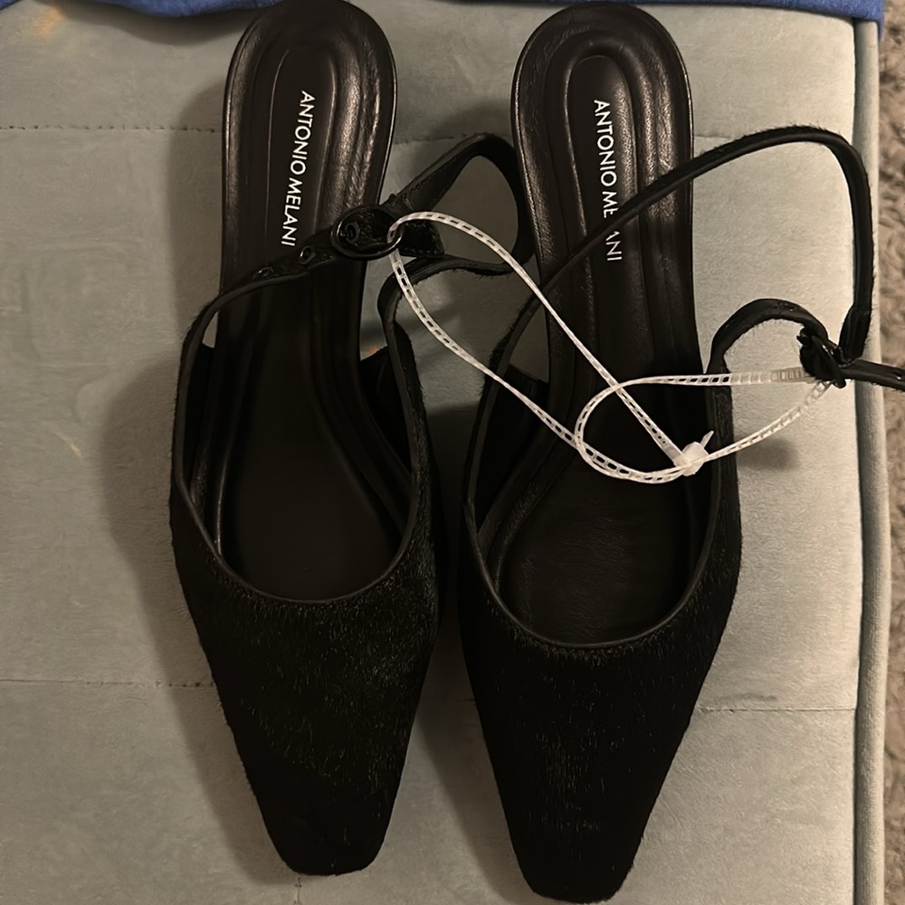 Antonio Melani, the Kody Black Leather Haircalf Dress Pumps. Size 7.5 - Picture 2 of 4